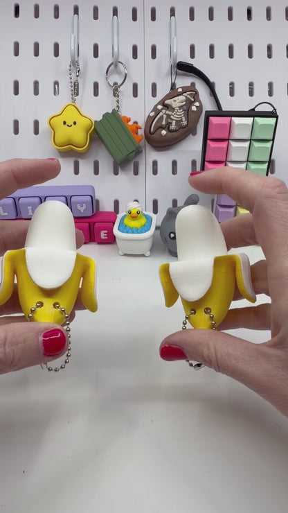 Banana Fidget Clicker Keychain – Cute Stress Relief Toy, 3D Printed Keyboard Clicker, Portable Anxiety Fidget